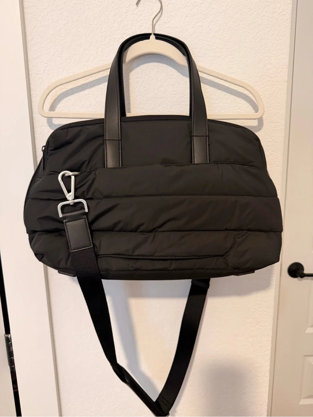 Away Lightweight Quilted Carry Bag